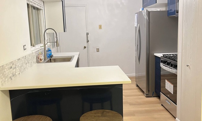 Forestview House | Luxury Townhouse with AC, SmartTV, and Free Parking!