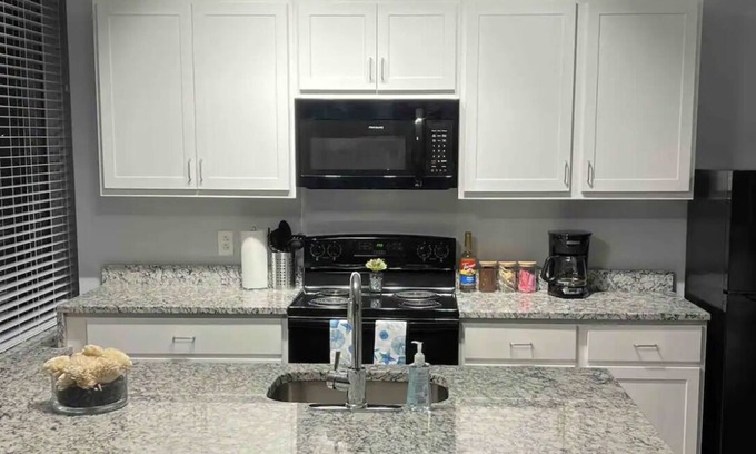 Downtown Cleveland Apartment | Luxury Unit Downtown Cleveland With Great View!