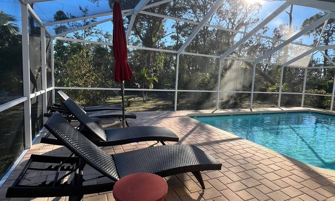 South Venice Villa | Luxury Vacation Villa with Pool close to the beaches