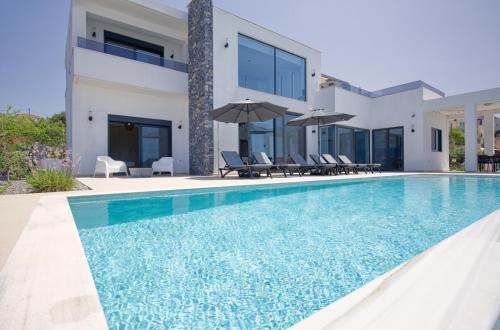 Plaka Villa | Luxury Villa Apeiro in Plaka