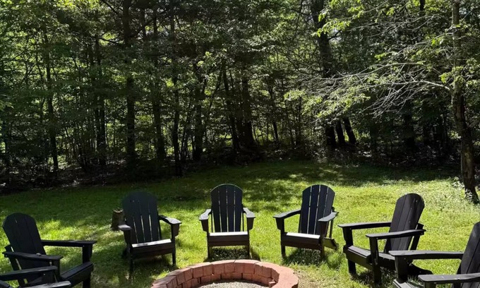 Hunter House | Luxury Villa - hot tub, fire pit, games, fast wifi