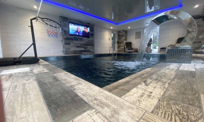 Allostock Villa | Luxury Villa in Knutsford With Heated Indoor Pool & Hot Tub
