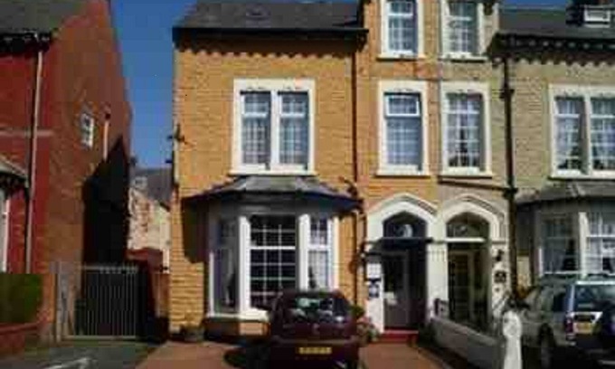 Blackpool Town Center Villa | Luxury Villa Near The Winter Gardens with 7 bedrooms and 7 bathrooms sleeps 16
