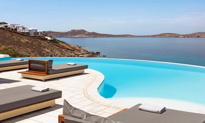 Ano Mera Villa | luxury villa rental for 18 on Mykonos
