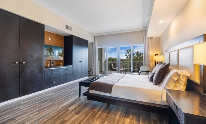 Doral Villa | Luxury VILLA residence on the GOLF - by Viac