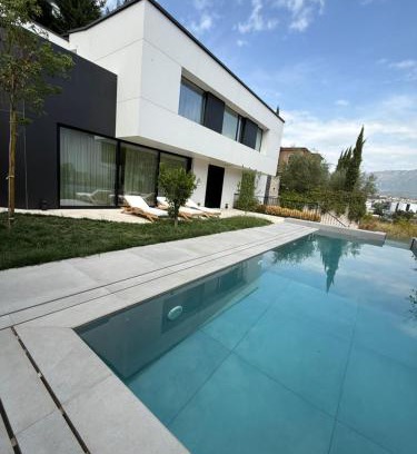 Mjull-Bathore Villa | Luxury Villa Silente
