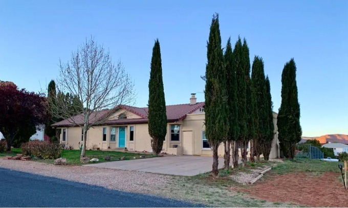 Kanab Villa | Luxury Villa w/Killer View 6 BR 3 bath 2 King Beds