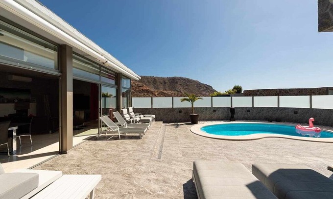 Mogan House | LUXURY VILLA WITH HEATED POOL AND JACUZZI