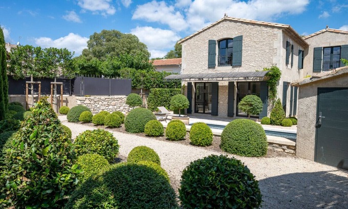 Eygalieres Villa | Luxury villa with private heated pool, Eygalieres centre