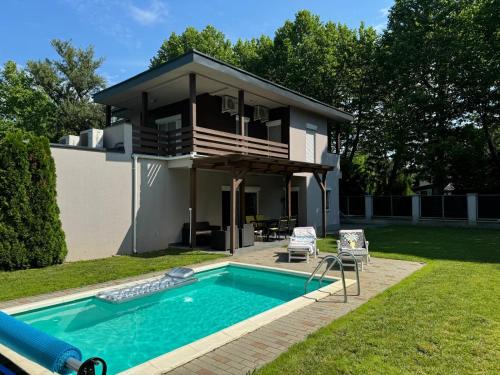Siofok Aranypart House | Luxury villa with pool