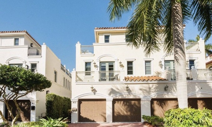 Hendricks and Venice Isles House | LUXURY WATERFRONT TOWNHOUSE