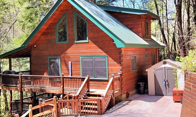Blue Ridge Cabin | LUXURY WATWRVIEW CABIN WITH 2 FIREPLACES