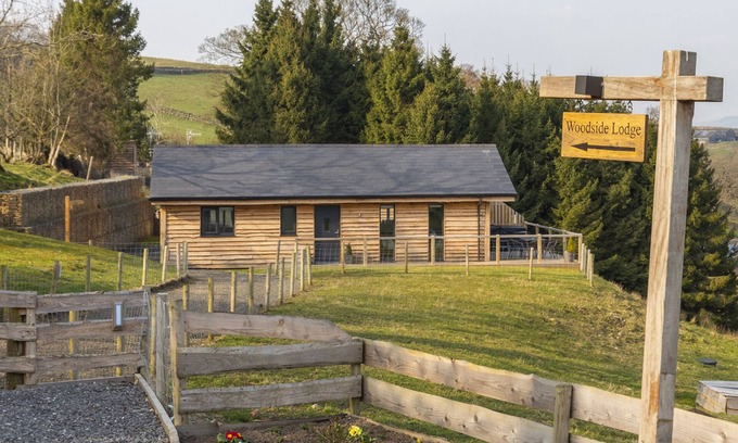 Carleton Apartment | Luxury Woodside Lodge 2 with hot tubs