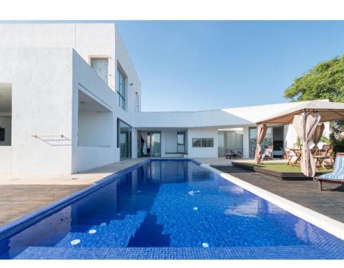 Orihuela Costa Villa | LuxuryDreams zenia boulevard