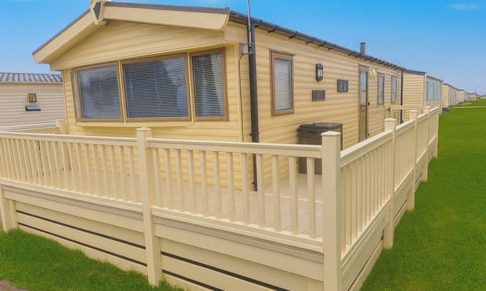 Rhyl Ski Chalet | Lyons robin hood with wrap round decking