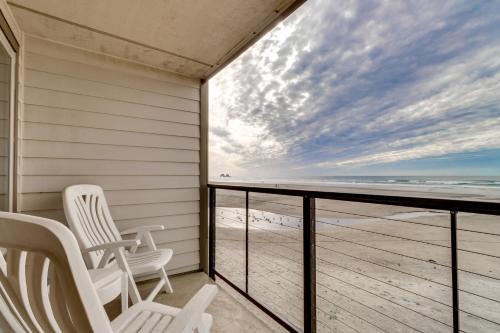 Rockaway Beach Apartment | M & M Beach Nest