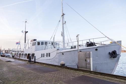Eastern Docklands Boat Rental | M/S Svalbard B&B