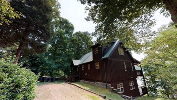 Sharps Chapel Cabin | Ma Cook Lodge is a lakefront cabin in Sharps Chapel, Tennessee with a private dock