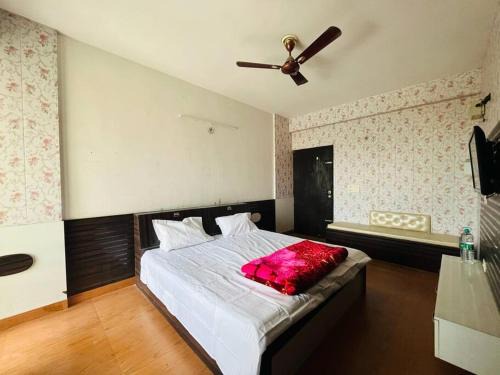 Vrindavan Apartment | Maakhan pushp