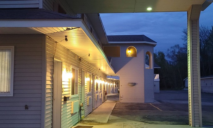 Mackinaw City Hotel | Mackinaw Budget Inn