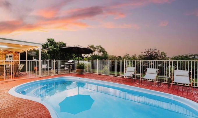 Central Mudgee House | Macquarie Manor Experience Grand Country Living