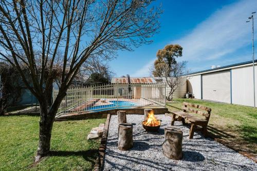 Central Mudgee House | Madeira Cottage - Country Comfort with Pool and Spa