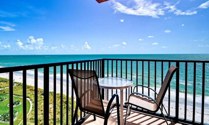 Madeira Beach Apartment | Madeira Towers 601 Beach front with spectacular views 533