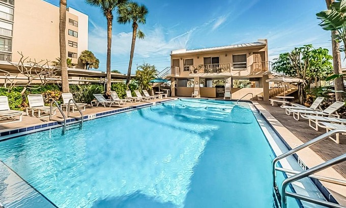 Madeira Beach Hotel | Madeira Vista #202