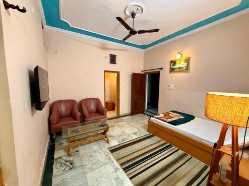 Varanasi Apartment | Madhuraj Villa Homestay