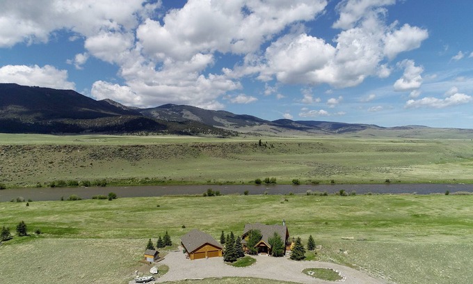 Cameron House | Madison River Front Montana Log Home: 4 bedrooms, 4 bathrooms VIEWS!!
