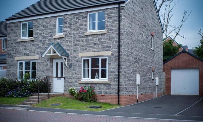 Narberth House | Maes Yr Odyn - 4 Bedroom Holiday Home - Narberth