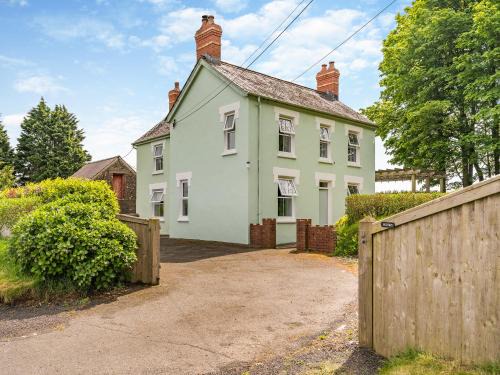 Pentregat House | Maesybryn