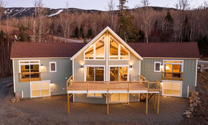 Rangeley House | Magalloway 57 is the largest rental home on Saddleback Mountain - 6 bedrooms, 5.5 bathrooms!