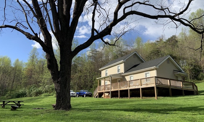 Sperryville Cottage | Maggie's Cottage at Brown Mountain..Acres of Pure Country