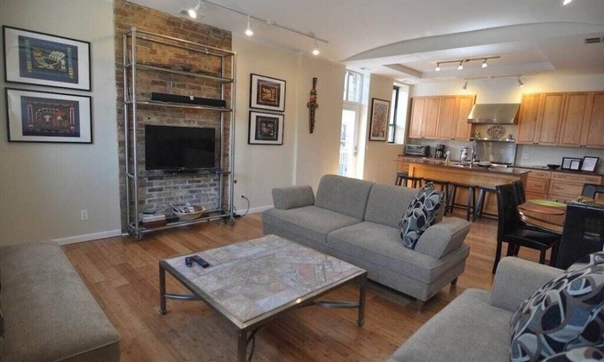 River North Apartment | Magic Factory Loft 2East 4 Bd/3 Ba Families Groups