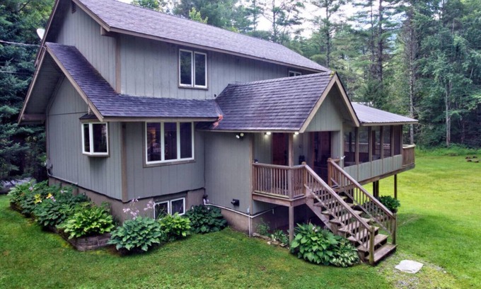 Londonderry House | Magic Mountain Retreat