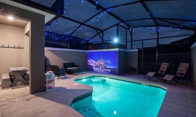 Kissimmee House | Magical 5 BD/4 BATH with Poolside Cinema and Free Resort! Sleeps 14