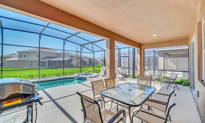 Loughman House | Magical Family Getaway | 7BD Villa with Pool