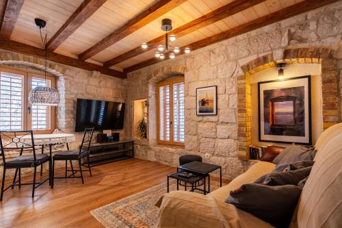 Cove Tri Zala (Zrnovo) Apartment | Magical Oasis for two in Korcula Old Town