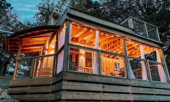 Maryville Cabin | Magical Tennessee Tiny House with a Rooftop Deck