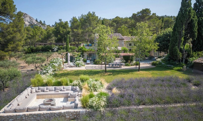 St.-Remy-de-Provence Other | Magnificent house in Provence with natural pool and lavender fields