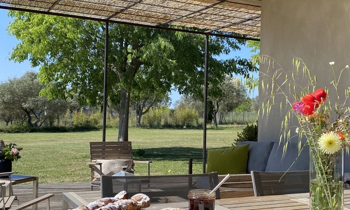 Uzes Villa | Magnificent 6-person architect-designed villa in Uzès with private pool & large garden.