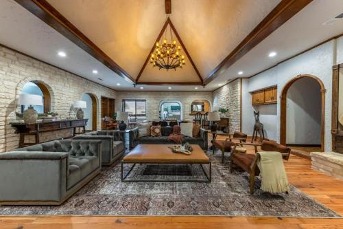 Gonzales House | Magnificent 90-acre Texas Ranch Estate On San Marcos River - 5 Bedrooms - Newly Renovated & Professionally Furnished 9t Ranch By Boutiq