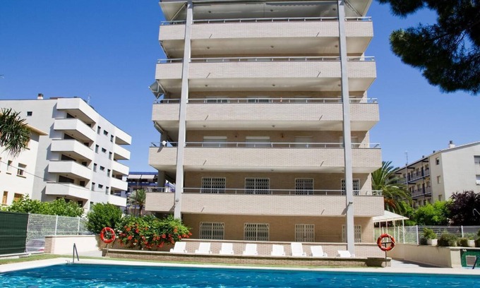 Salou City Centre Apartment | Magnificent apartment next to Paseo Jaime I, large terrace and pool.