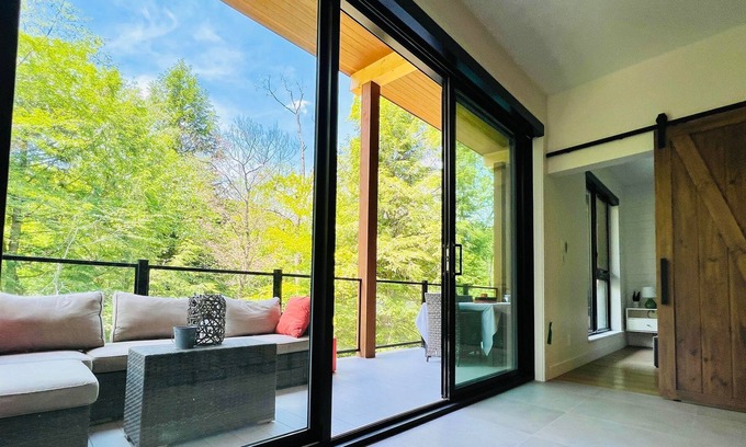 Orford Condo | Magnificent Condo!*10 people*SPA*Pool*Skiing*at the foot of Mont-Orford