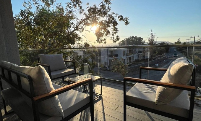 Milas Apartment | Magnificent Flat with Shared Pool in Milas