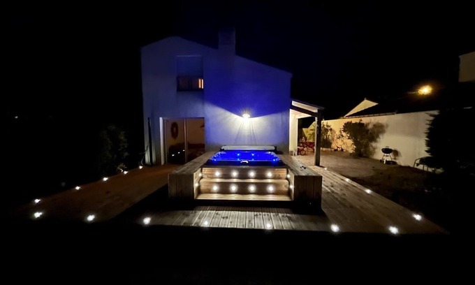 La Tranche-sur-Mer House | Magnificent villa with jacuzzi 50m from the beach