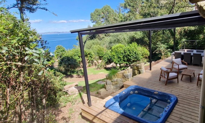 Poullan-sur-Mer House | Magnificent house sea view- Jacuzzi- 2Ha land- GR34