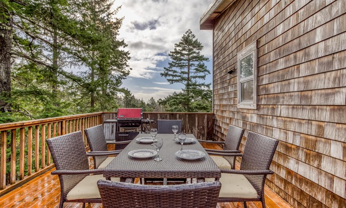 Manzanita House | Magnificent Private Home in Northern Manzanita!