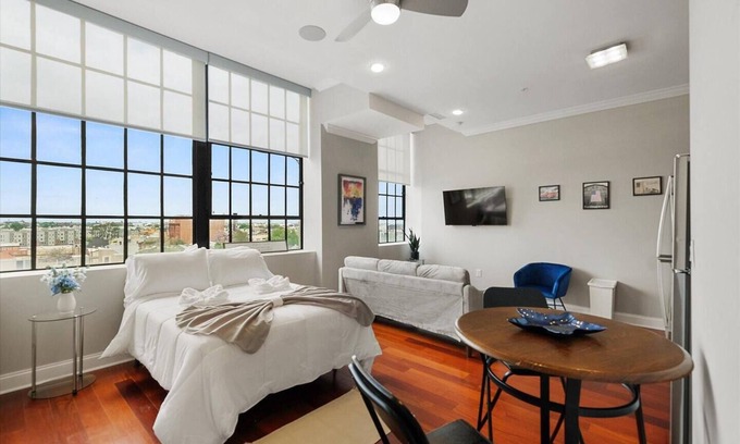 North Philadelphia East Apartment | Magnificent Studio w/Rooftop Pool